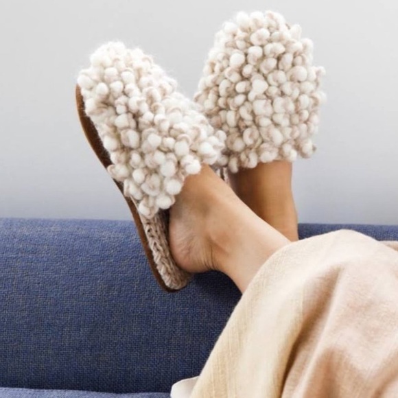 ARIANA BOHLING Alpaca Loop Ivory Cream Scuff Shearling Fuzzy Slippers - Picture 2 of 10